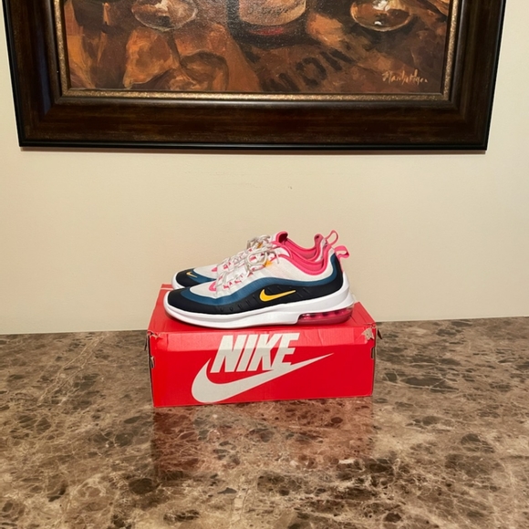 SHOES - Picture 6 of 16